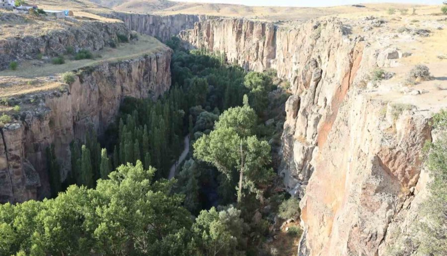 Dünyanın En Büyük 2. Kanyonu Ihlara Vadisi Ziyaretçilerini Ağırlıyor