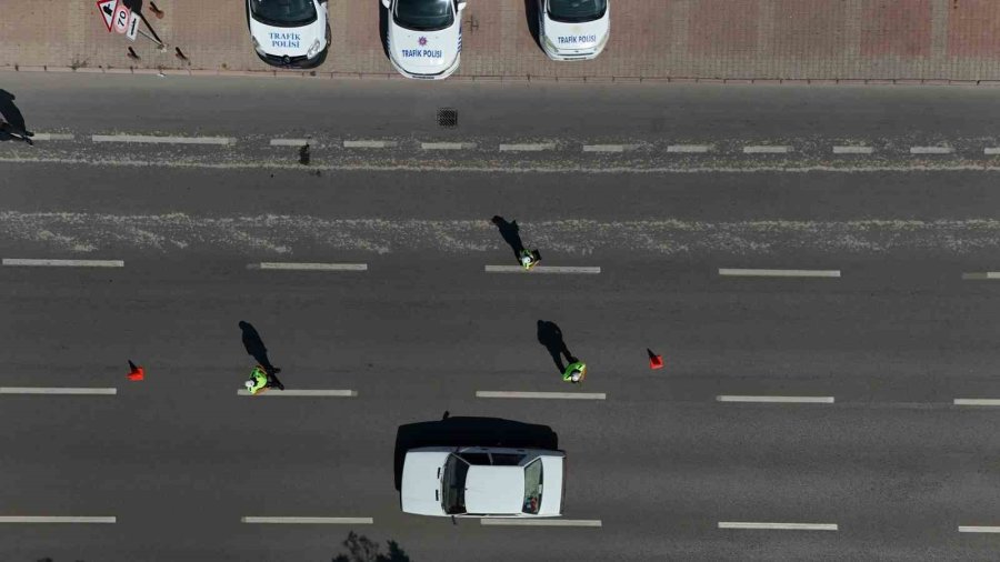 Kayseri Polisi Öğrencilerin Güvenliği İçin Okul Servislerini Denetliyor