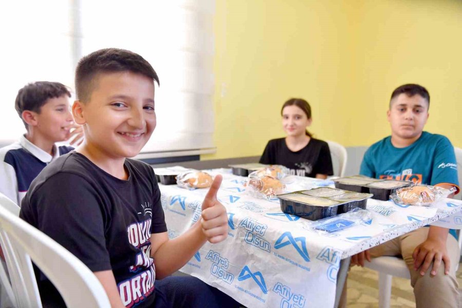 Büyükşehir Belediyesinden Öğrencilere Yemek Desteği