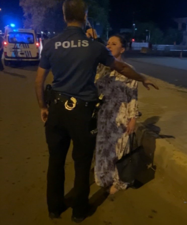 Aksaray’da Polisin Karayolundaki Anne Ve Kızı İle İmtihanı