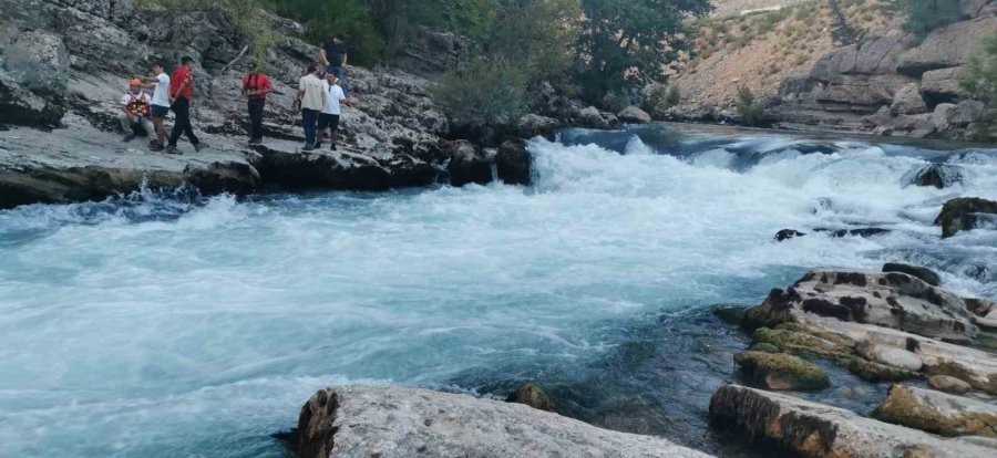 Serinlemek İçin Girdiği Akıntılı Akarsuda 24 Gündür Kaybolan Gencin Aranma Çalışmaları Yeniden Başladı