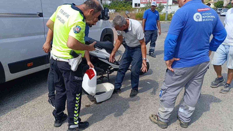 Kazada Yaralanan Sürücünün ’motosiklette 35 Bin Tl Var’ Sözü Ekipleri Alarma Geçirdi