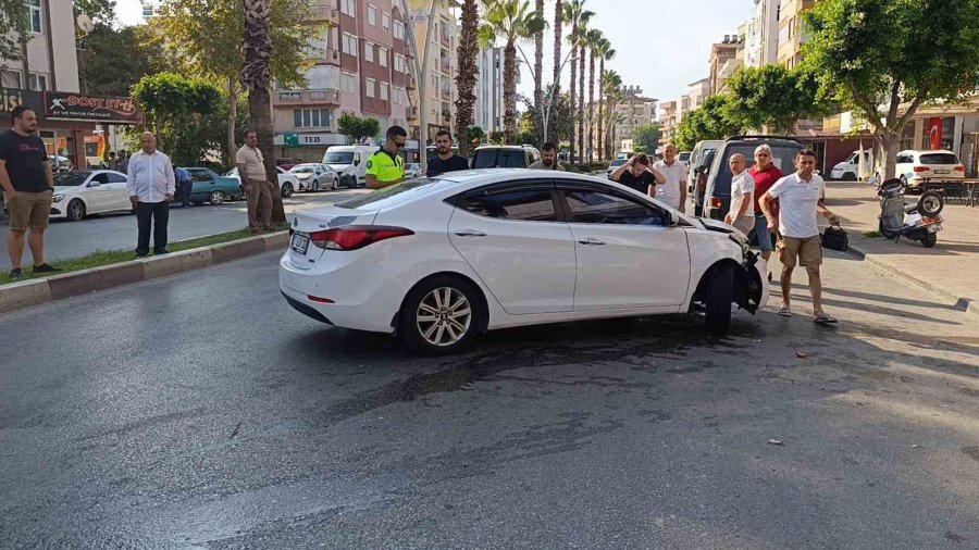 Kırmızı Işık İhlali Kaza Yaptırdı