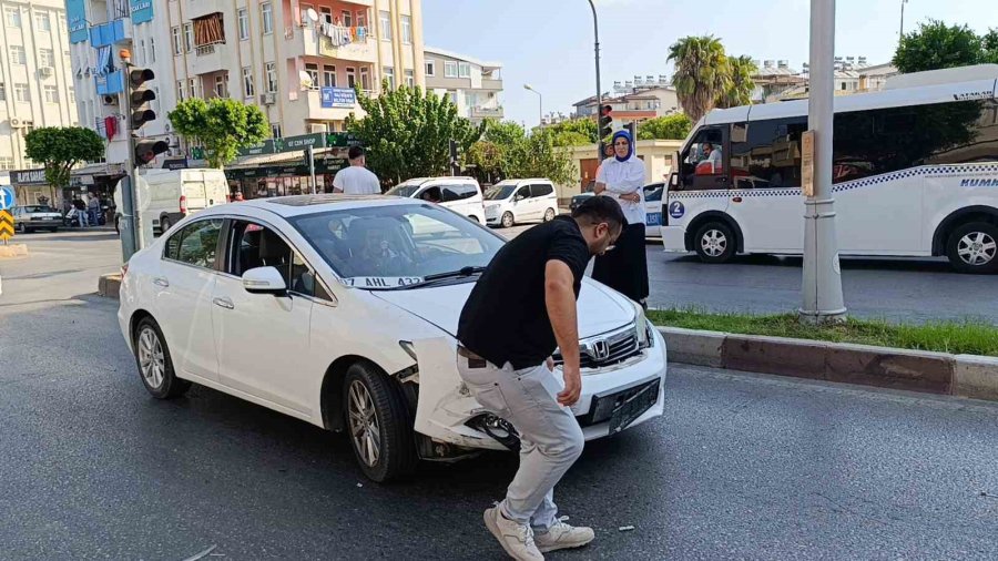 Kırmızı Işık İhlali Kaza Yaptırdı