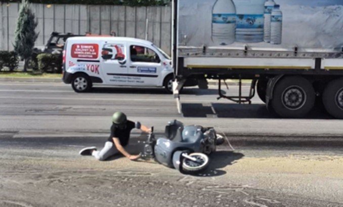 Alanya’da Yola Dökülen Yağ, Trafiği Felç Etti