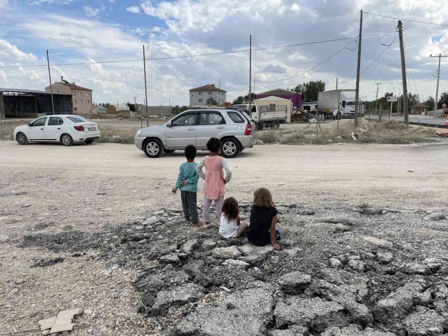 Bu Mahallede Yaşayanlar Tozdan Dolayı Pencerelerini Açamıyor