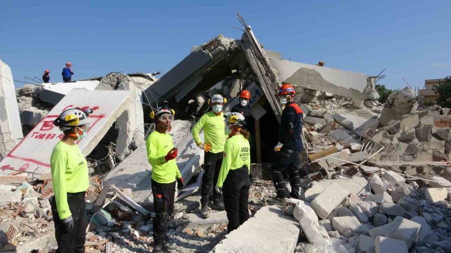 Mersin’de Deprem Tatbikatı Gerçeğini Aratmadı