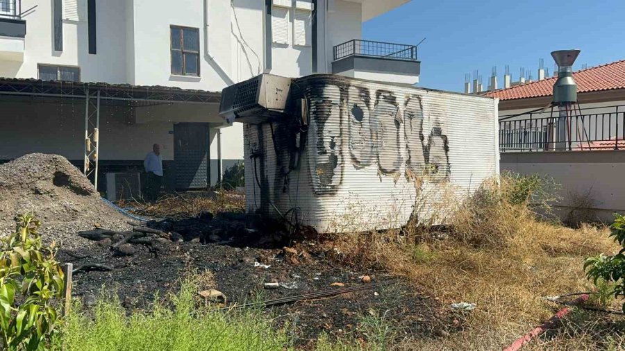 Bahçe Temizliği İçin Yakılan Ateş Konteyneri Küle Çevirdi