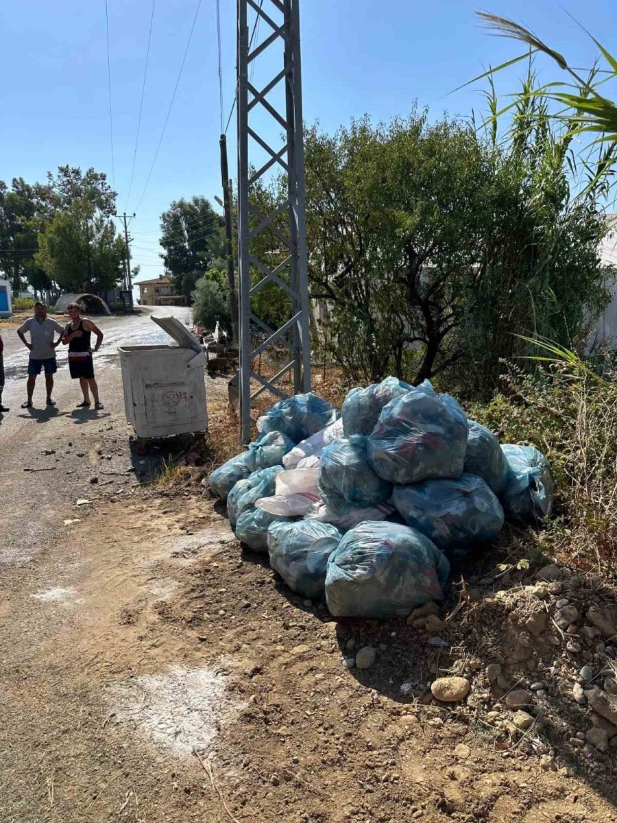 Piknik Yapanların Ormanlık Alanda Bıraktığı Çöpleri Temizlediler