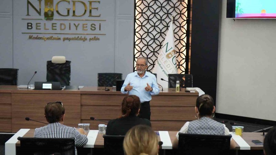 Niğde’de Belediye Personeline “aile Ve Kurum İçi İletişim” Eğitimi