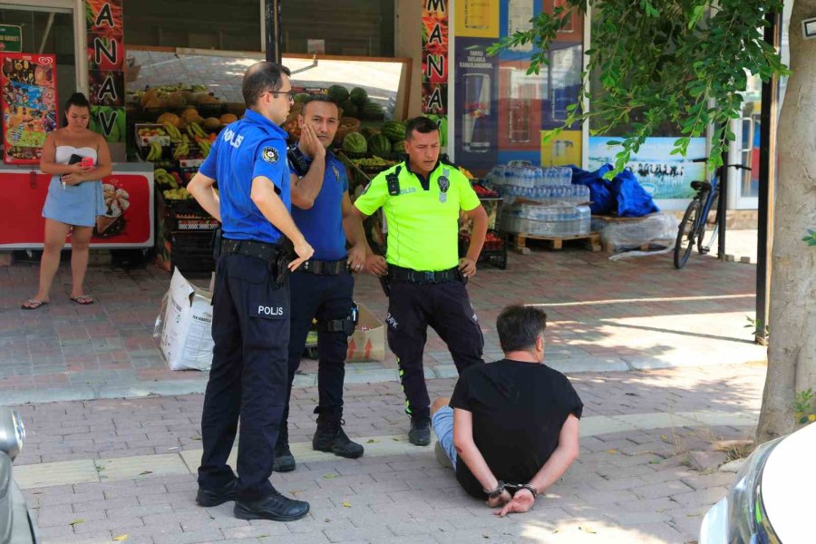 Polislere Zorluk Çıkardı, Ters Kelepçe Takılınca, ‘ne Kadar Zor Görev Yaptığınızın Farkındayım’ Dedi