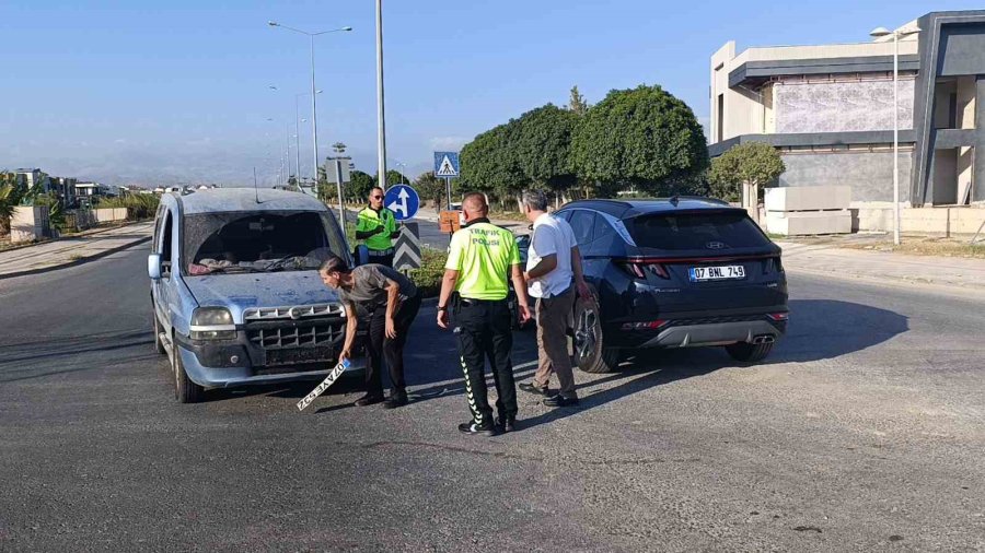 Antalya’da 2 Kişinin Yaralandığı Kaza Güvenlik Kamerasında