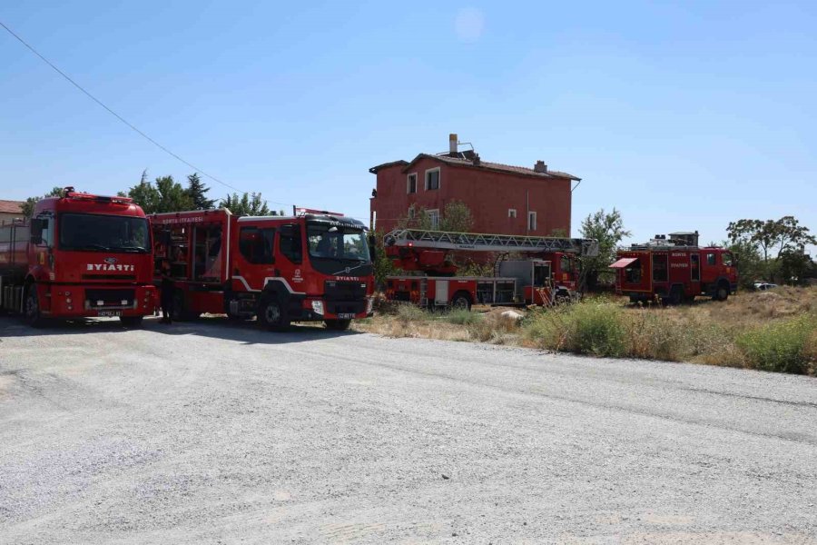 Konya’da Binanın Çatı Katında Yangın