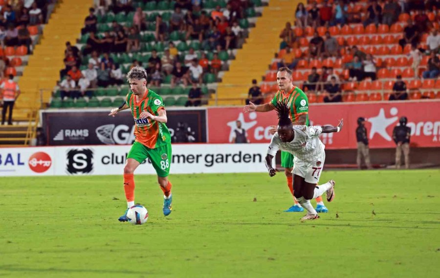 Trendyol Süper Lig: Corendon Alanyaspor: 0 - A. Hatayspor: 0 (ilk Yarı)