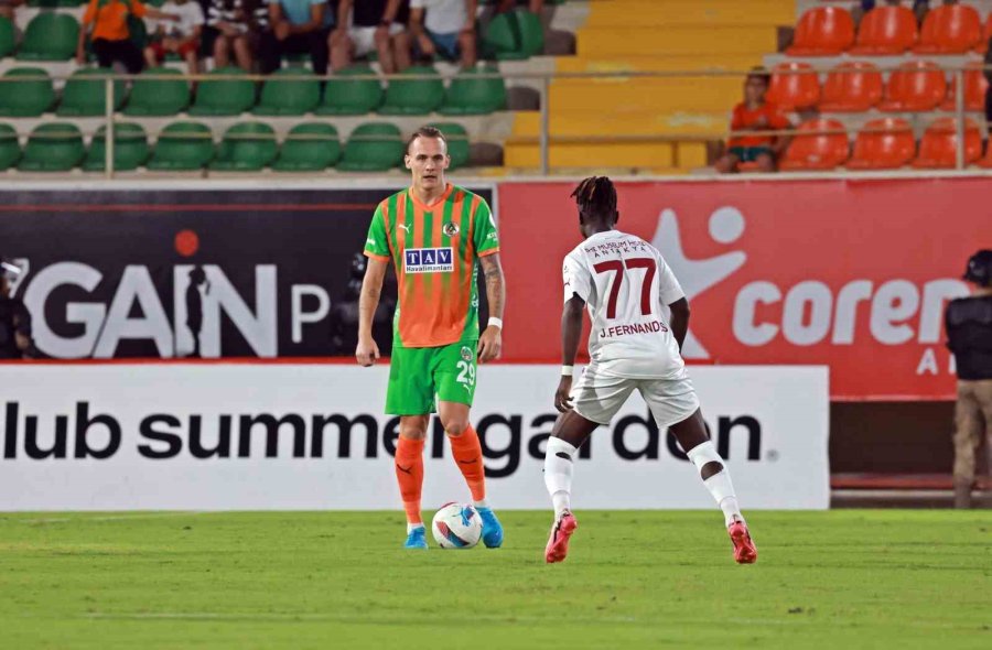 Trendyol Süper Lig: Corendon Alanyaspor: 0 - A. Hatayspor: 0 (ilk Yarı)