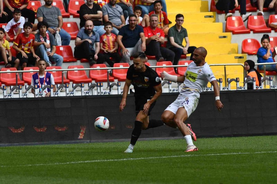 Trendyol Süper Lig: Kayserispor: 0 - Eyüpspor: 2 (ilk Yarı)