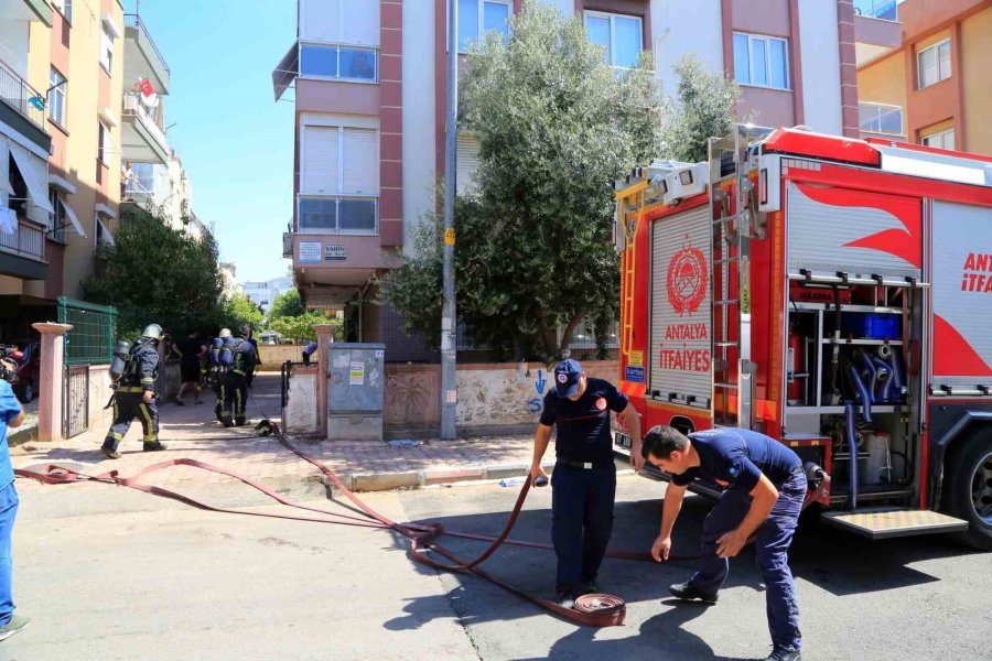 Ocakta Yağı Unutup Uyuyakaldı, Söndürme Çalışmalarını Gözyaşlarıyla İzledi