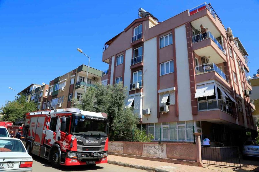 Ocakta Yağı Unutup Uyuyakaldı, Söndürme Çalışmalarını Gözyaşlarıyla İzledi