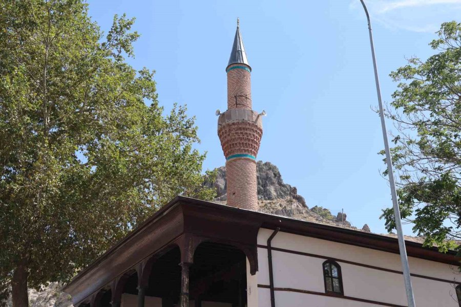 Osmanlı Döneminden Kalan Tarihi Yapı: Çay Camii