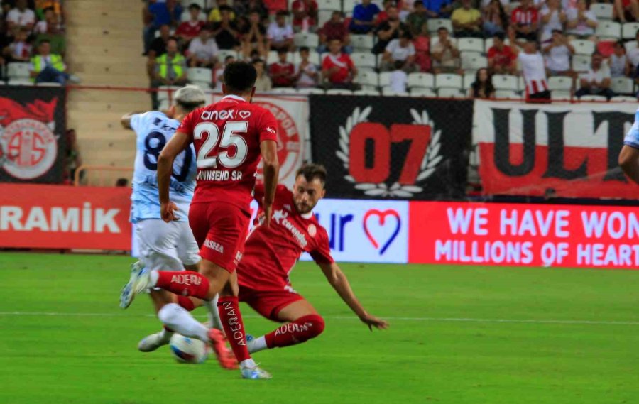 Trendyol Süper Lig: Antalyaspor: 0 - Adana Demirspor: 0 (ilk Yarı)