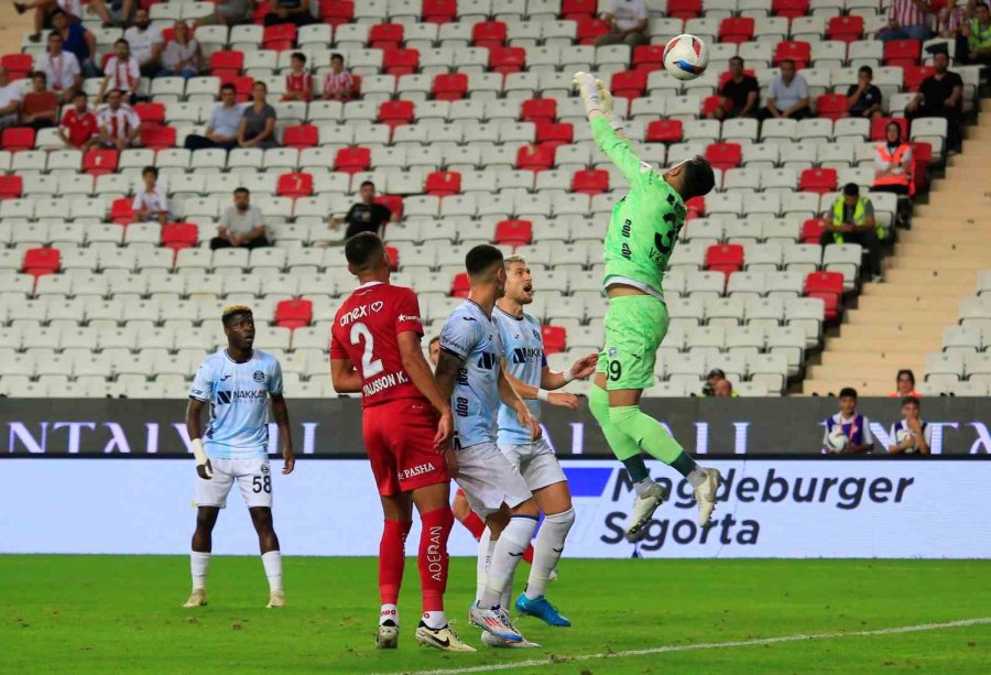 Trendyol Süper Lig: Antalyaspor: 0 - Adana Demirspor: 0 (ilk Yarı)