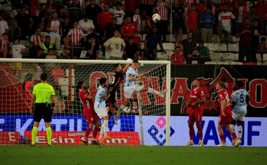 Trendyol Süper Lig: Antalyaspor: 0 - Adana Demirspor: 0 (ilk Yarı)