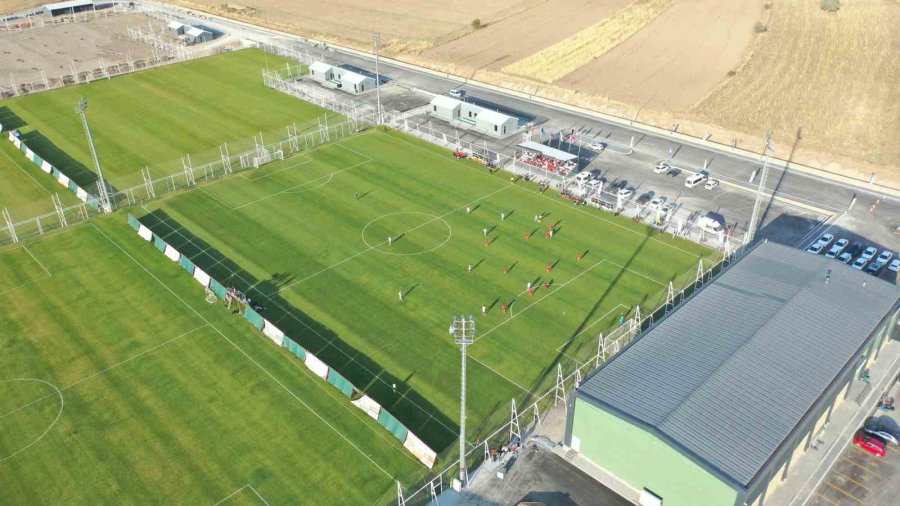 Futbolun Kalbi, Erciyes Yüksek İrtifa Kamp Merkezi’nde Atıyor