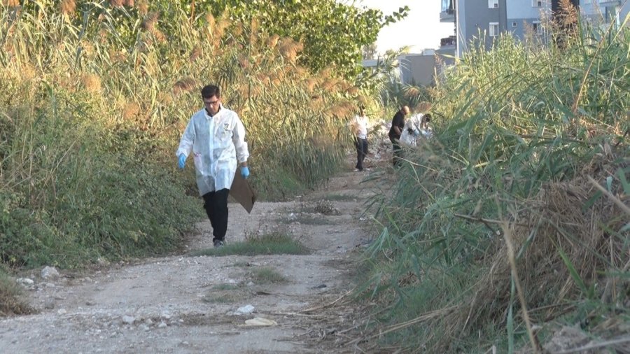 Antalya’da Kanal Kenarında Erkek Cesedi Bulundu