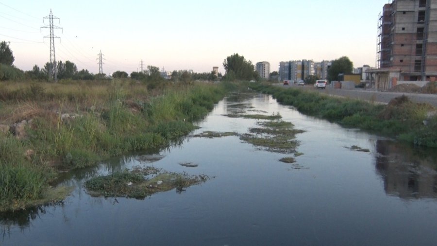 Antalya’da Kanal Kenarında Erkek Cesedi Bulundu