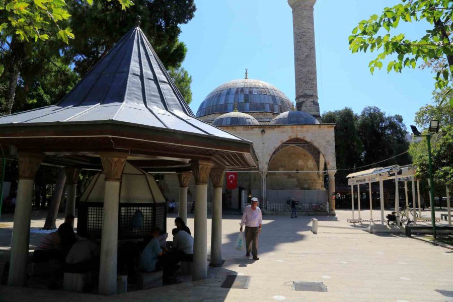 Antalya’da Tarihi Cami Madde Bağımlılarının Mekanı Oldu