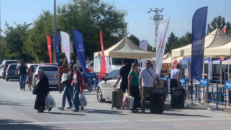 Karaman’da Üniversiteli Öğrencilerin Yurtlara Yerleşmeleri Devam Ediyor