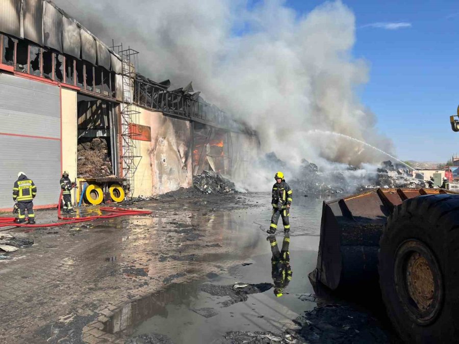 Başkan Büyükkılıç’tan Yangın Çıkan Fabrikada İnceleme