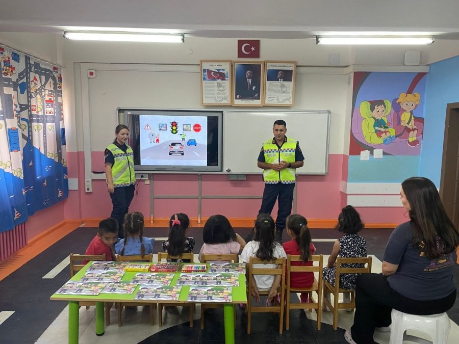 Jandarmadan Öğrencilere Trafik Eğitimi