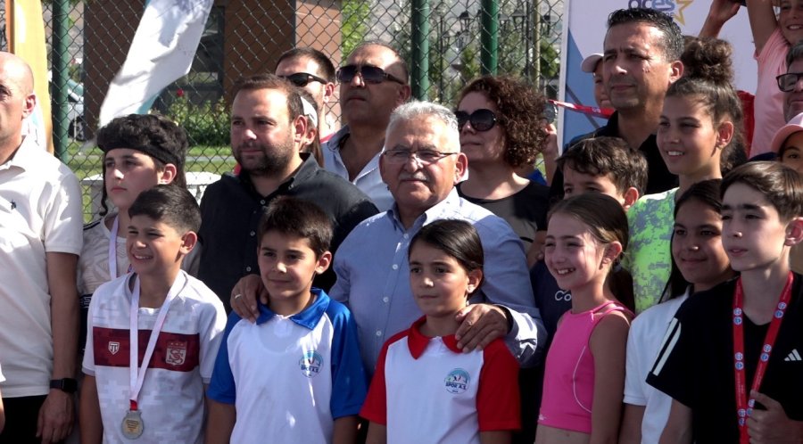 Minik Sporcu Ve Velilerden Ulusal 12 Yaş Hafta Sonu Tenis Turnuvası’na Tam Not