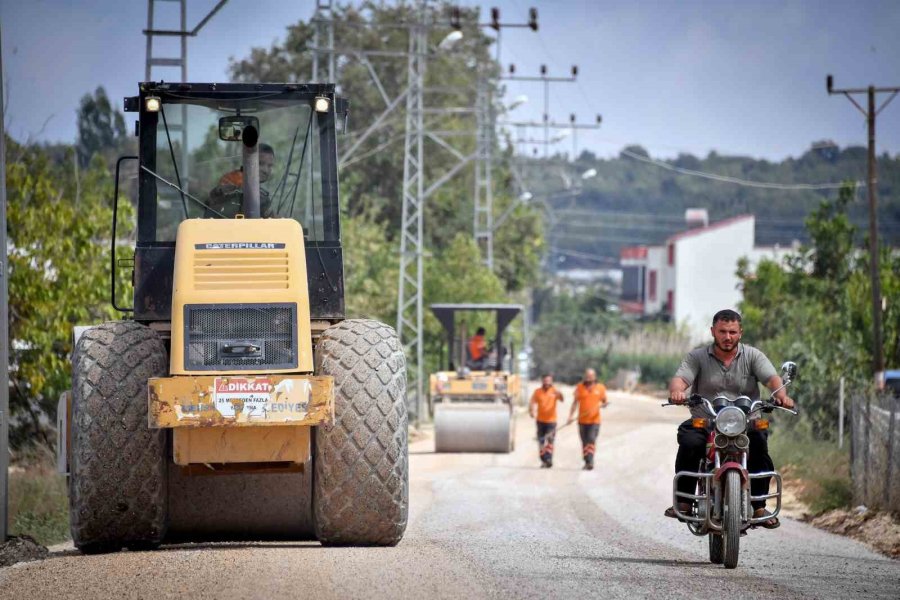 Mersin’de Kısal Bölgelerde Yol Yapım Çalışmaları Sürüyor