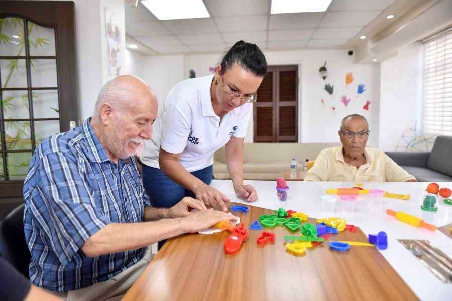 Gülümse Alzheimer Yaşam Merkezi’nden 22 Hasta Faydalanıyor