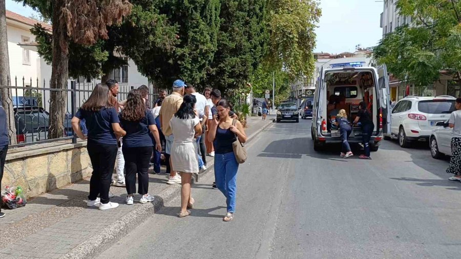 Arkadaşıyla Yürürken Bir Anda Yere Yığılıp Kaldı