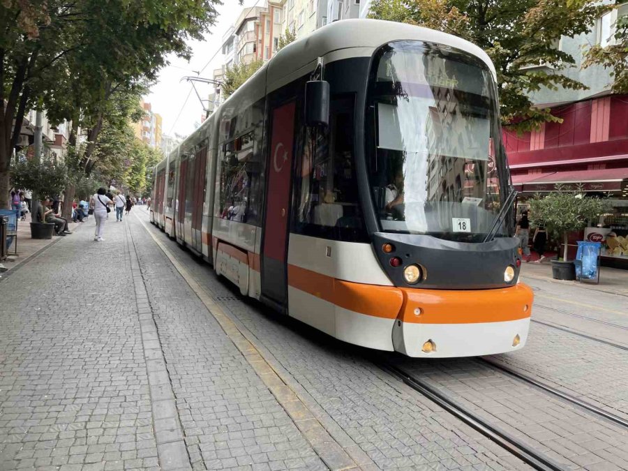 Toplu Ulaşıma Ve Taksi Ücretlerine Yapılan Zam Tepki Çekti