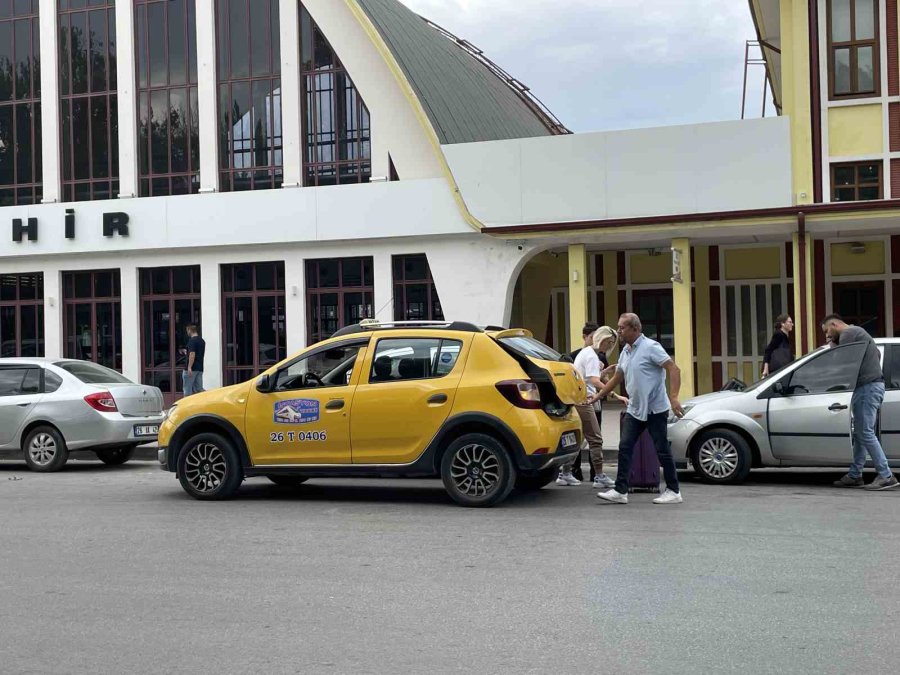 Toplu Ulaşıma Ve Taksi Ücretlerine Yapılan Zam Tepki Çekti