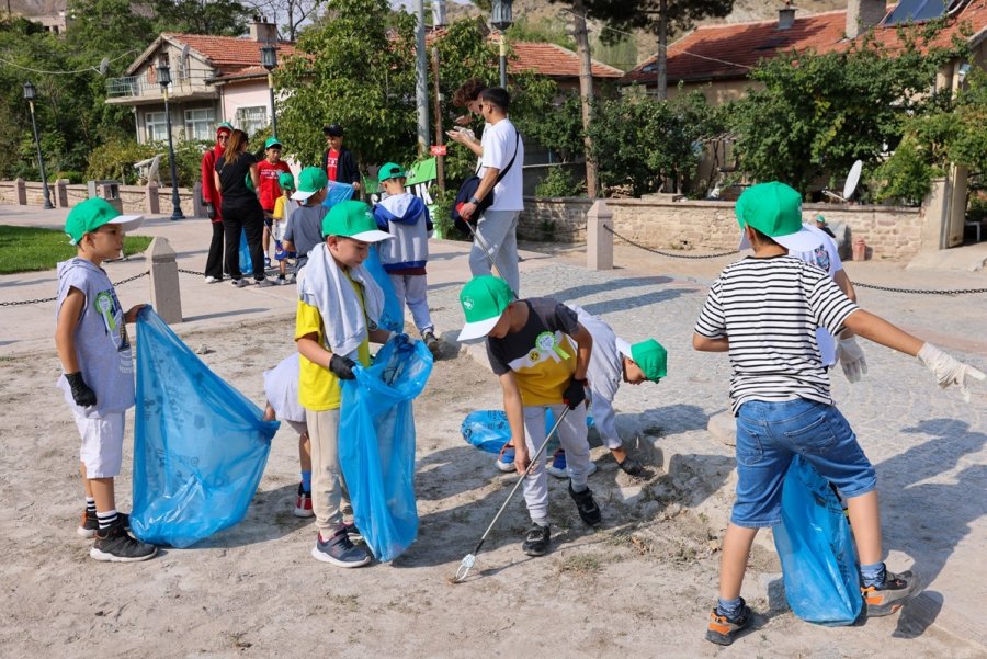 Selçuklu Belediyesi’nden Çevre Gönüllüleriyle Birlikte Anlamlı Etkinlik