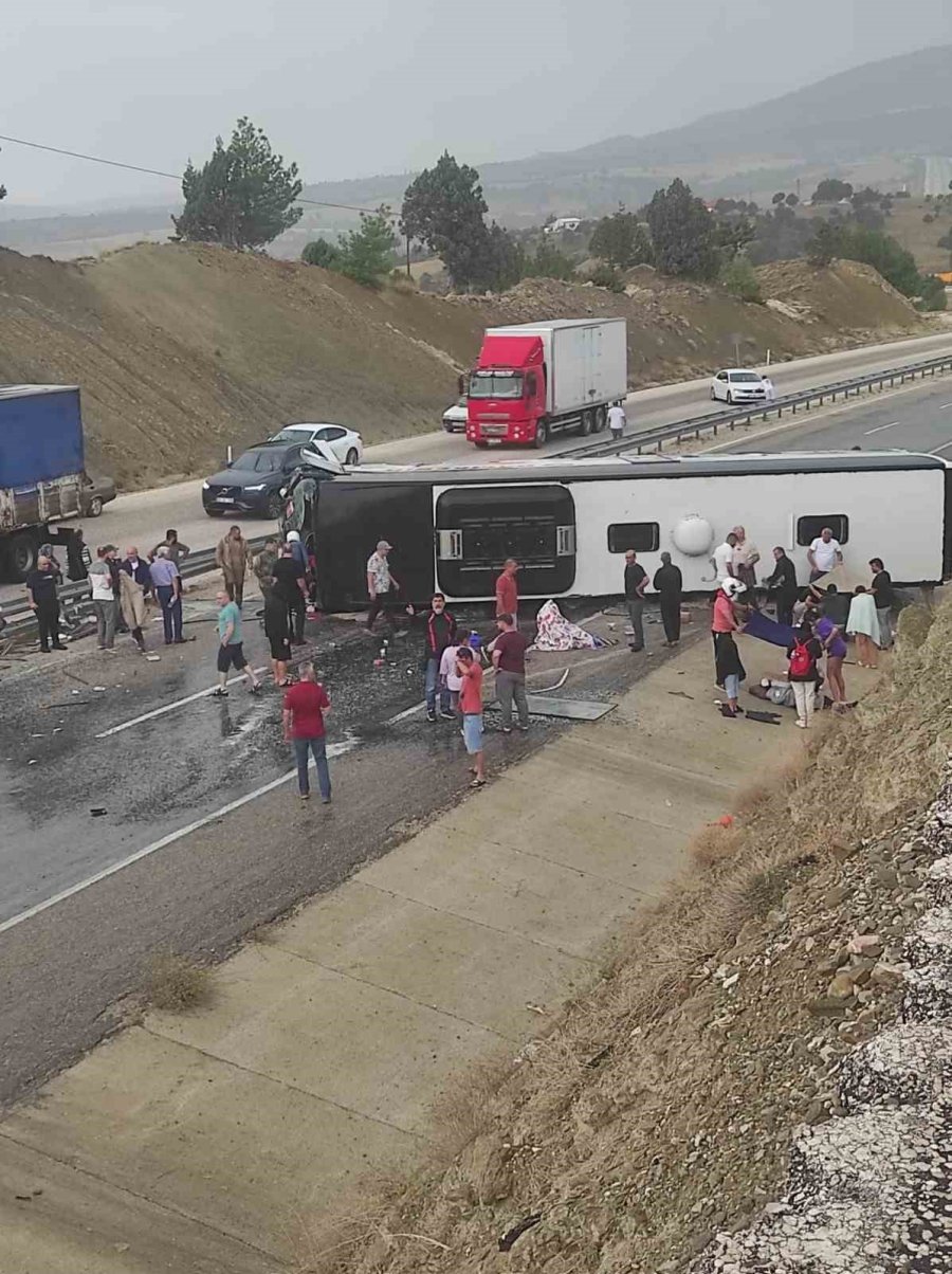 Antalya’da Yolcu Otobüsü Devrildi: 10 Yaralı