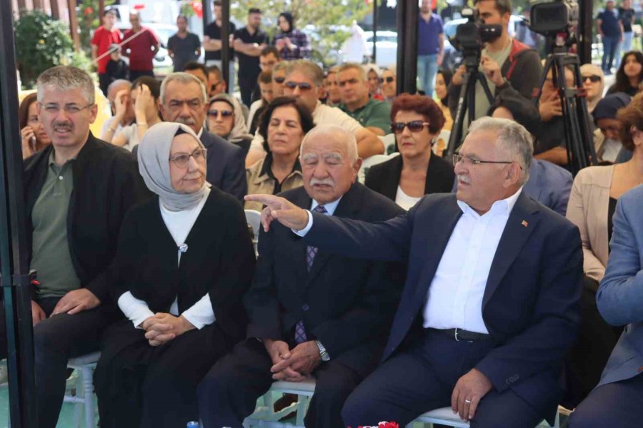 Başkan Büyükkılıç’ın Duygusal Anları: Ağabeyinin Yaptıracağı Merkezin Temel Atma Töreninde Gözyaşlarını Tutamadı