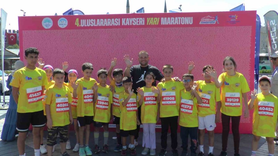 Kayseri Yarı Maratonu’nda Bebekler De Yarıştı