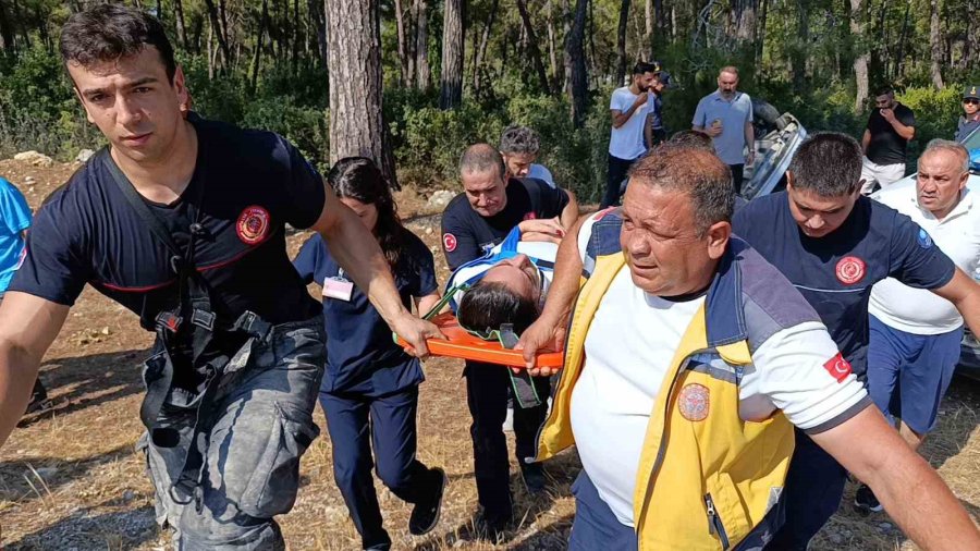 Kaza Yapan Kızının Elini Bir An Olsun Bırakmadı