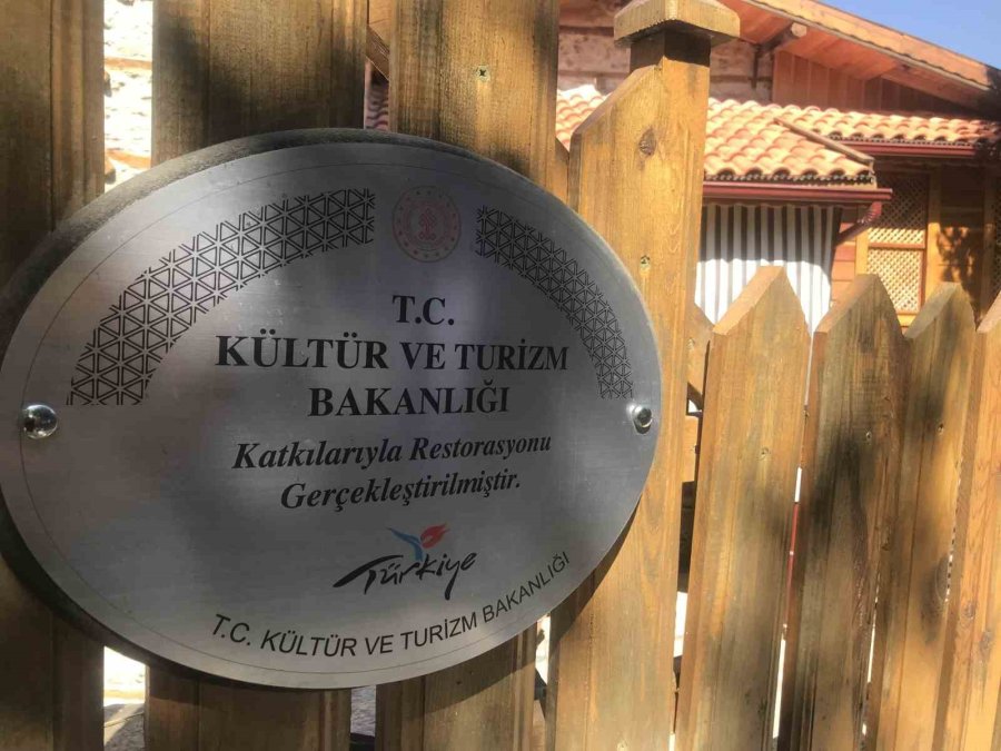 Antalya’da 400 Yıllık Düğmeli Evler Ayağa Kaldırılıyor