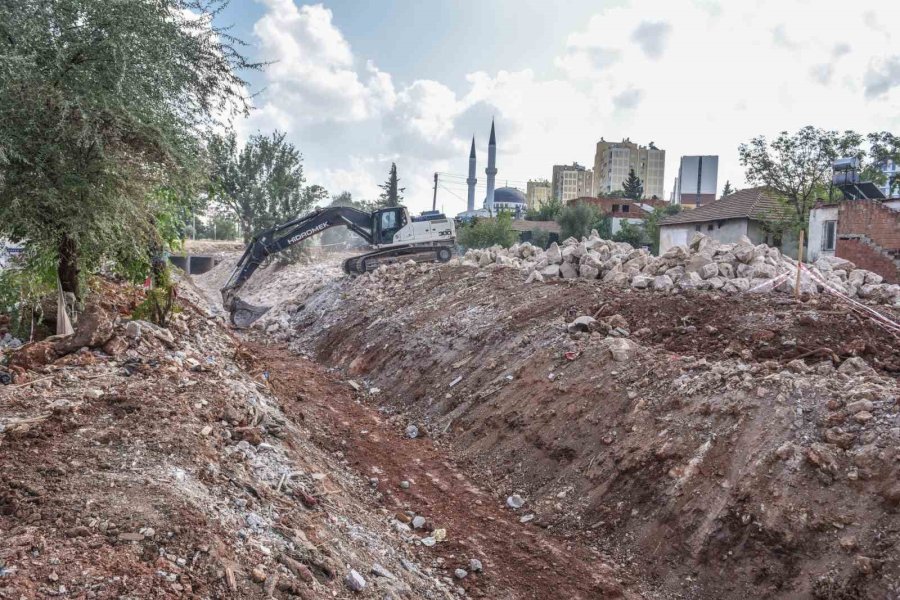 Kepez Belediyesi, Ay Deresi Islah Çalışmasıyla Sel Baskınlarına ‘dur’ Diyecek