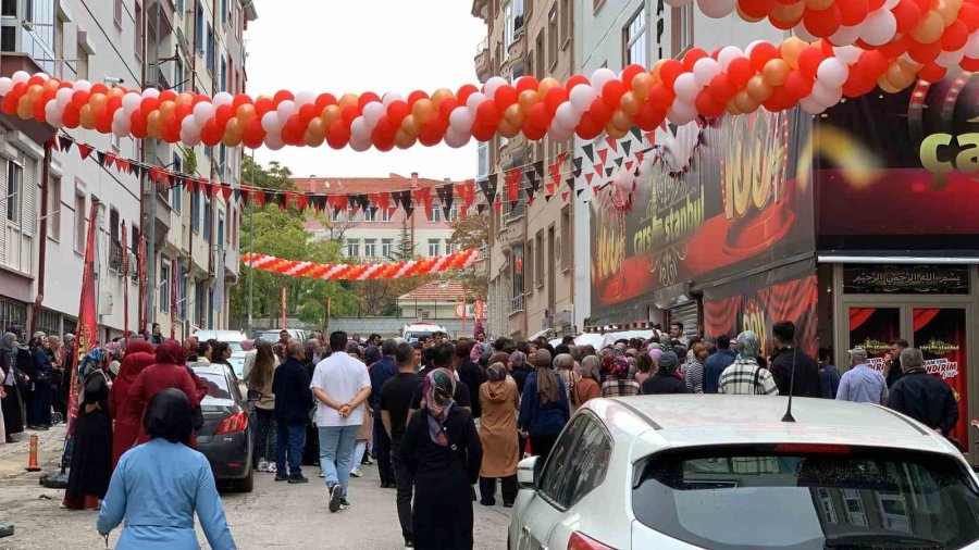 Karaman’da Her Ürünün 100 Liradan Satışa Sunulduğu Mağaza Açılışında İzdiham Yaşandı