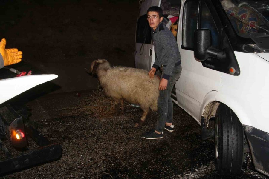 Konya’da Tarım İşçilerini Taşıyan Minibüs Devrildi: 12 Yaralı