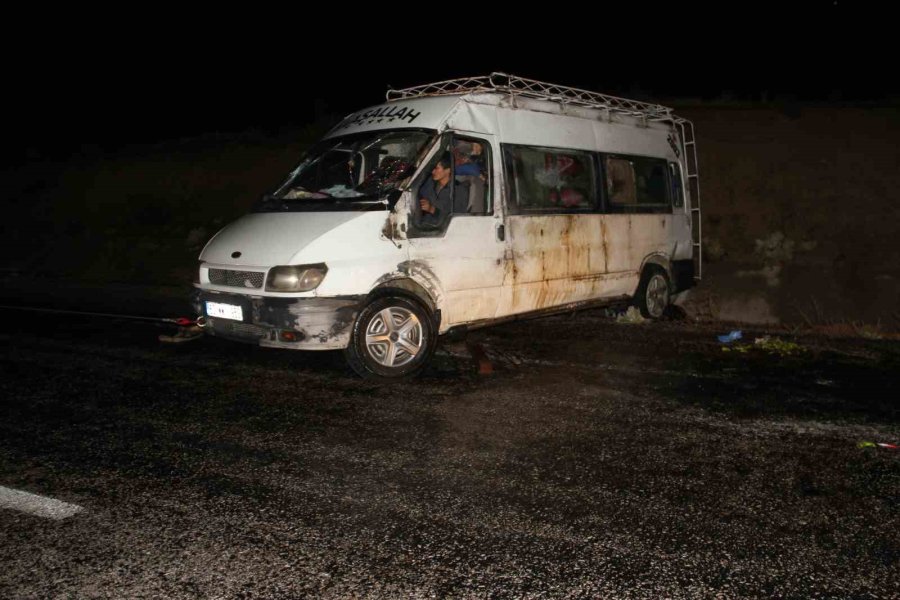 Konya’da Tarım İşçilerini Taşıyan Minibüs Devrildi: 12 Yaralı