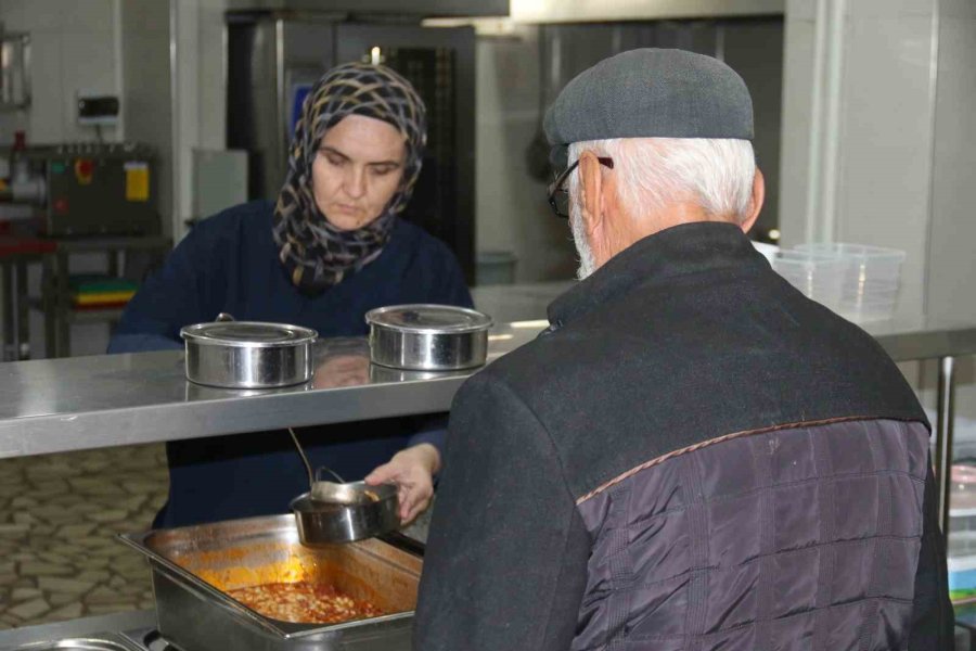 Lezzetli, Temiz Ve Ücretsiz Yemeğe Vatandaştan Yoğun Talep